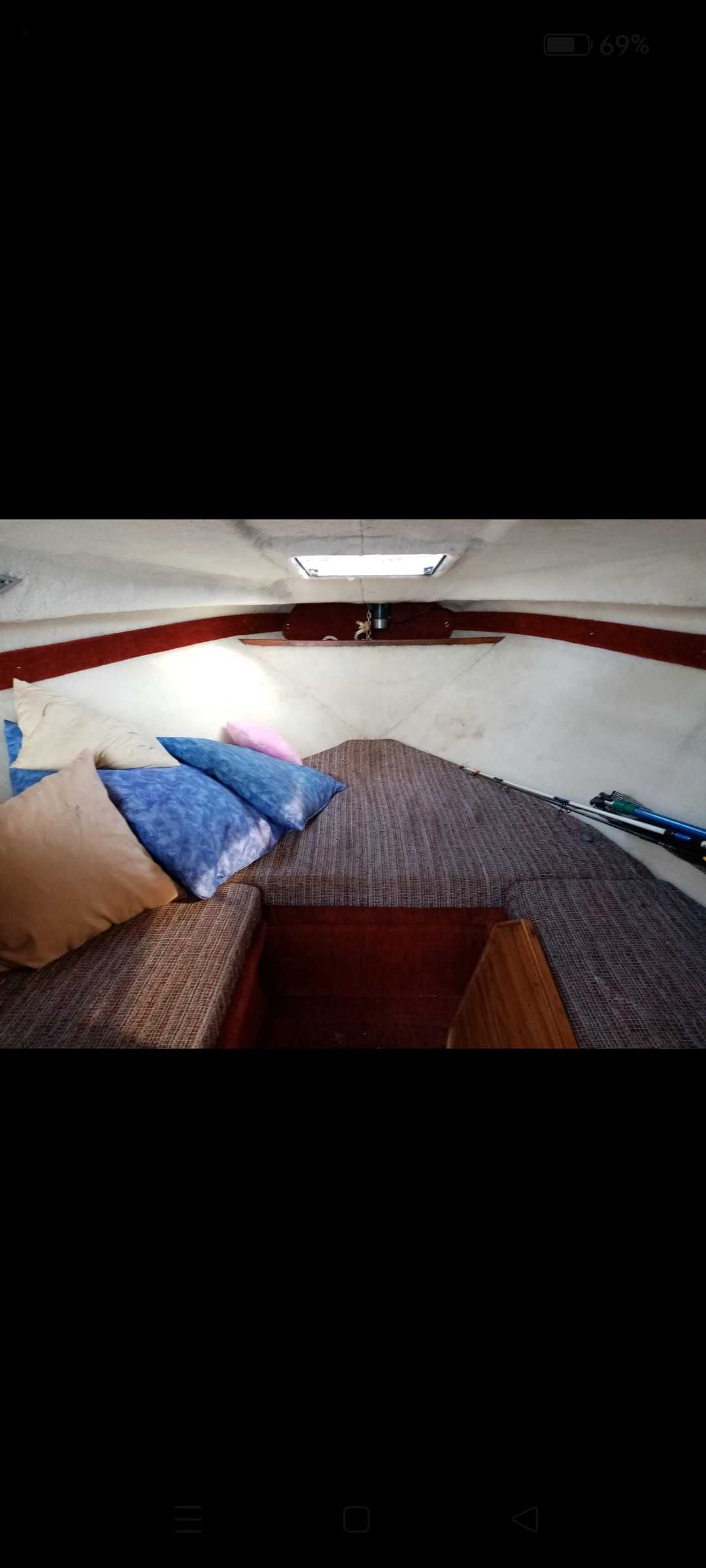 Sea Ray 230 cabinado