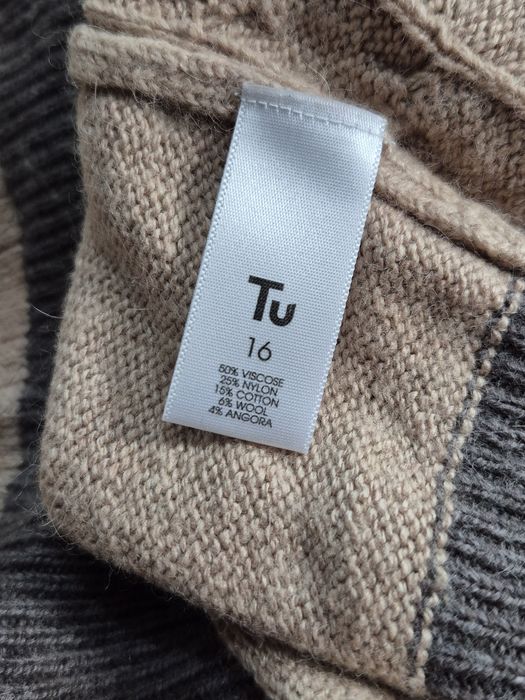 Beżowy sweter damski z kieszeniami, warkoczowy splot, wełna angora, ro
