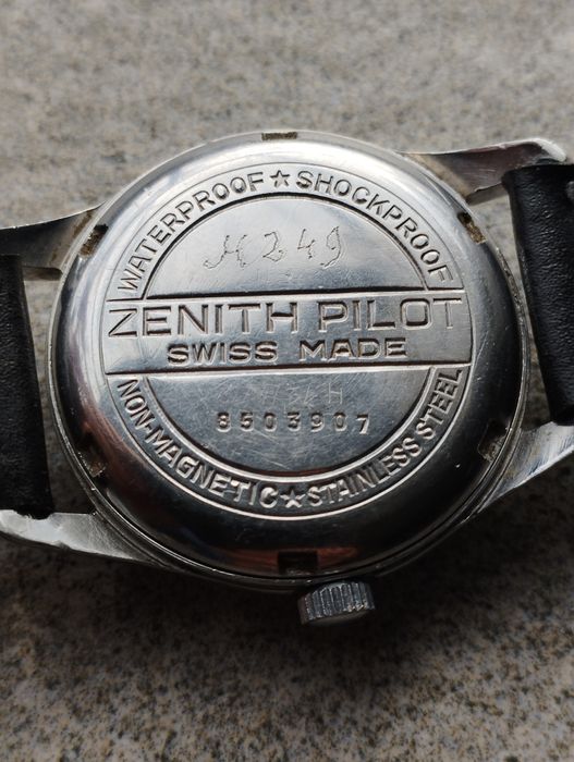 Oryginalny szwajcarski zegarek Zenith Pilot z cal. 12-4 P-6-50