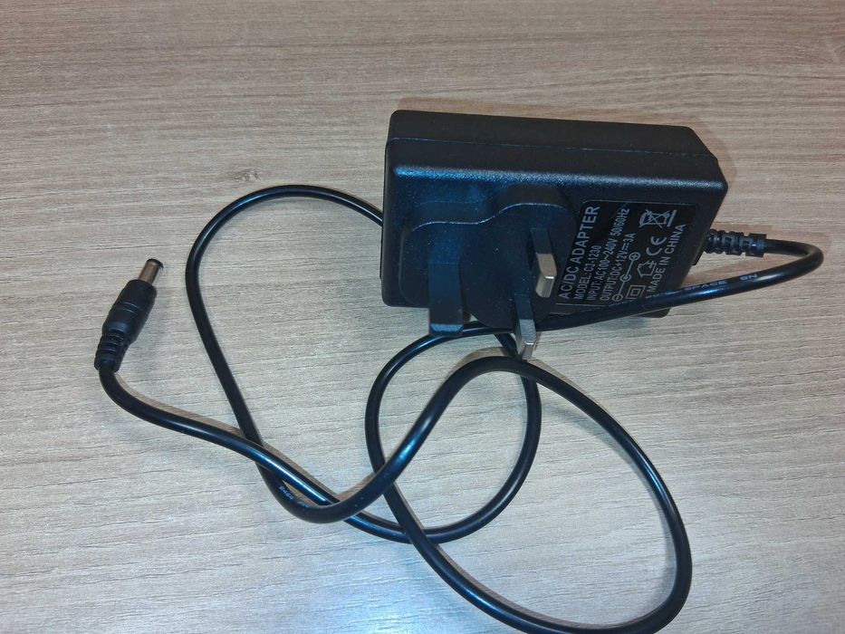 N241 Zasilacz AC/DC Adapter 12V 3A Model CJ-1230 Wtyczka UK