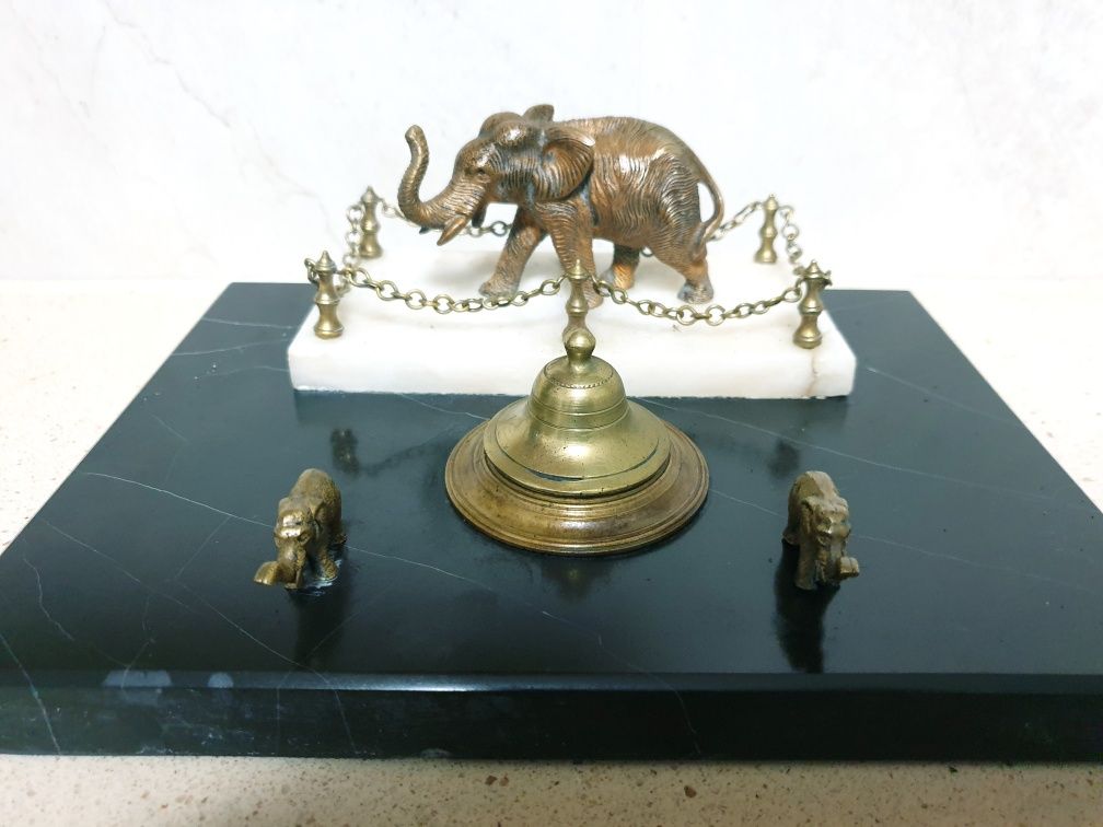 Raro fantástico antigo tinteiro figurativo com elefantes em bronze