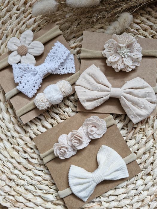 Beżowe opaski bezuciskowe niemowlęce kokardka koronkowa biała beżowa