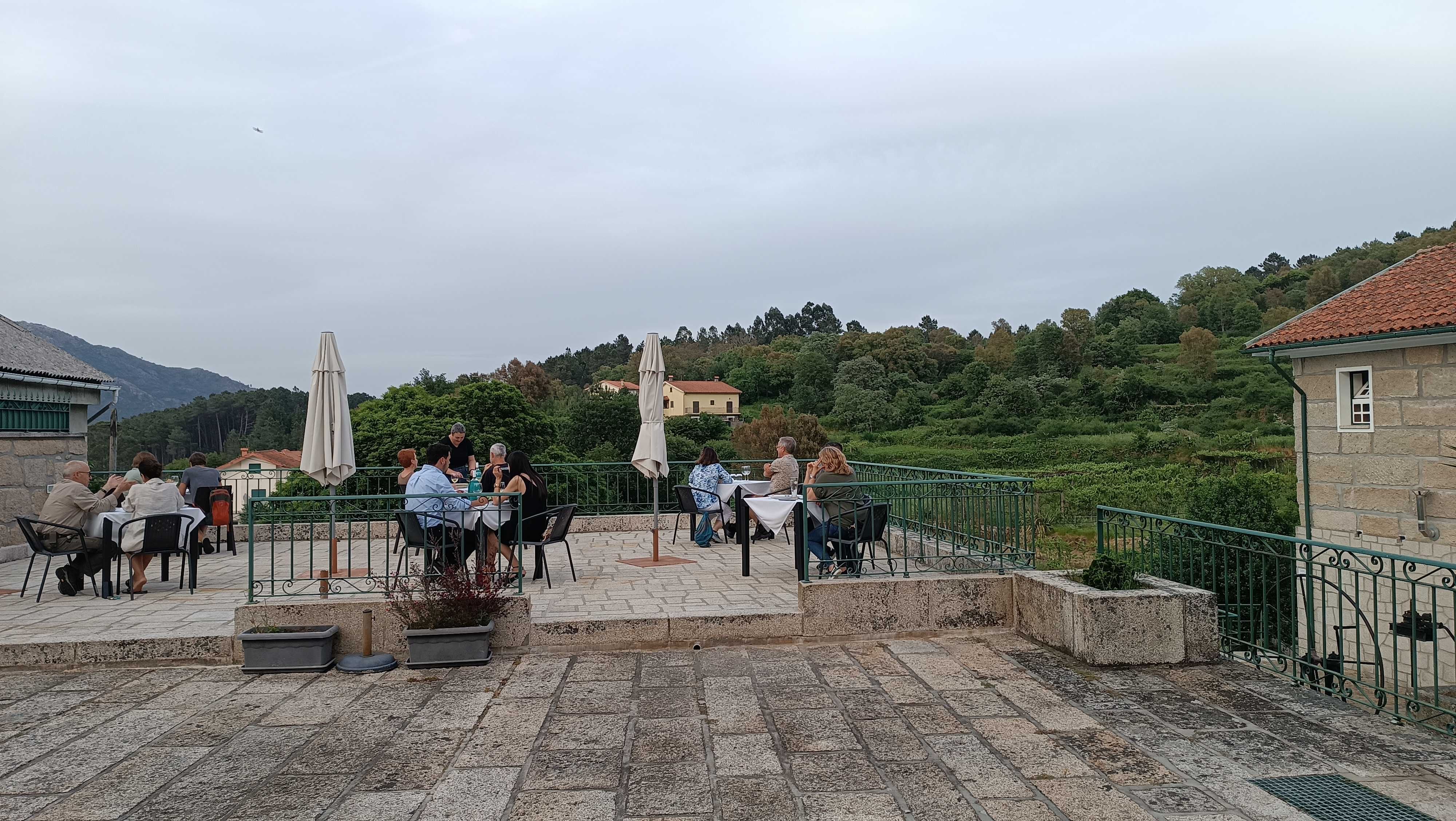 Mesas e cadeiras de jardim