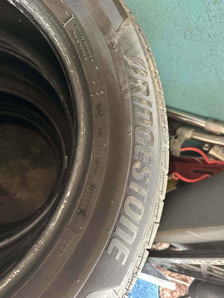 Всесезонна резина Bridgestone 235.60 r18