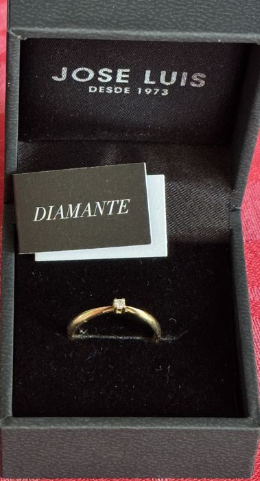 Anel ouro 18k e pedra diamante.