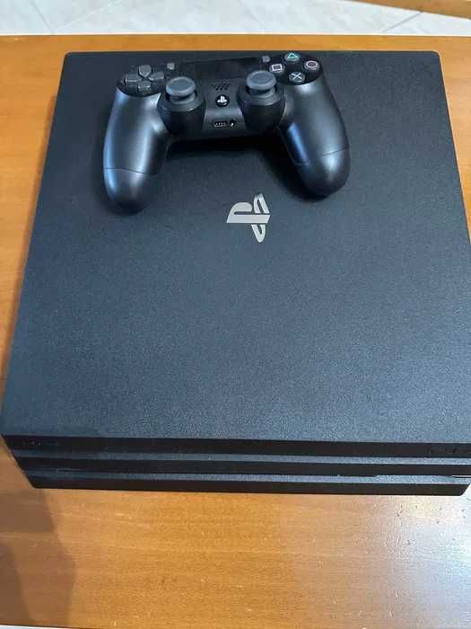 PS4 PRO 1TB como nova C/ 2 Comandos + STAND C/ VENTOINHA + 11 JOGOS