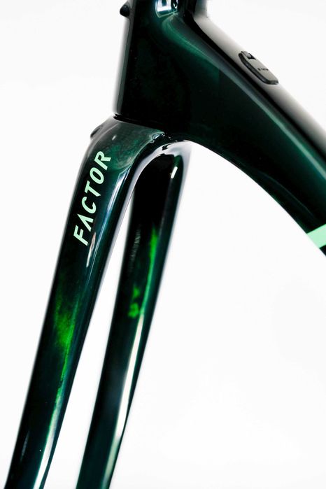 Rama FACTOR LS Disc k. British Green, r. 56 + Akcesoria