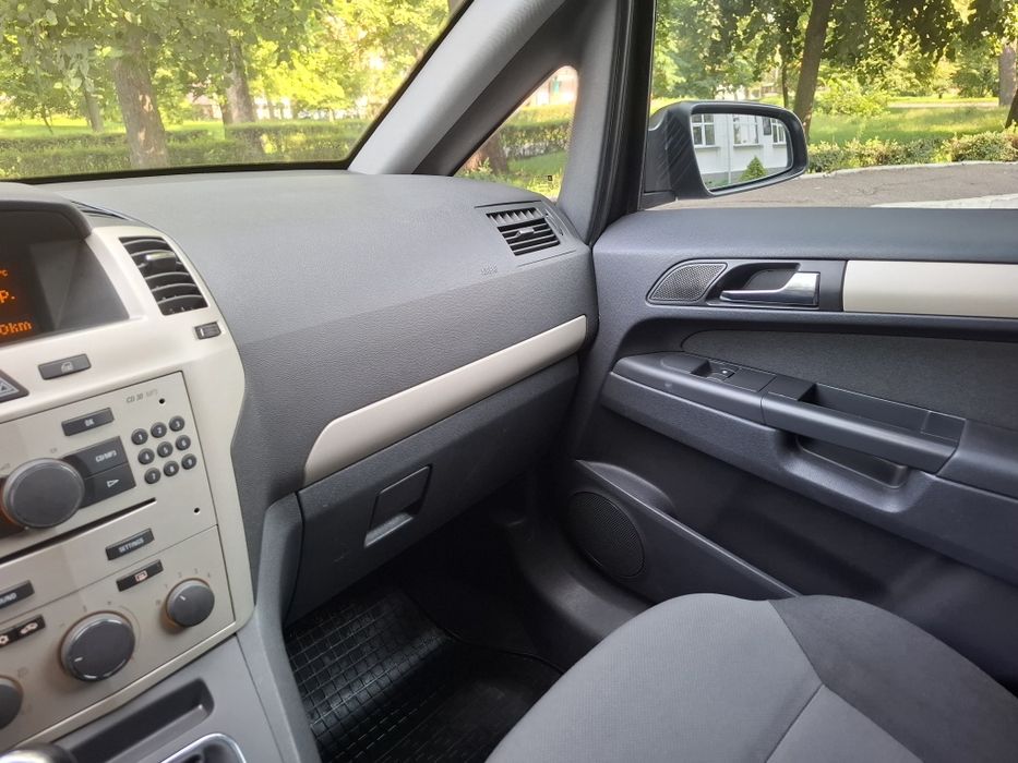 Opel Zafira в рідній фарбі, 7 місна