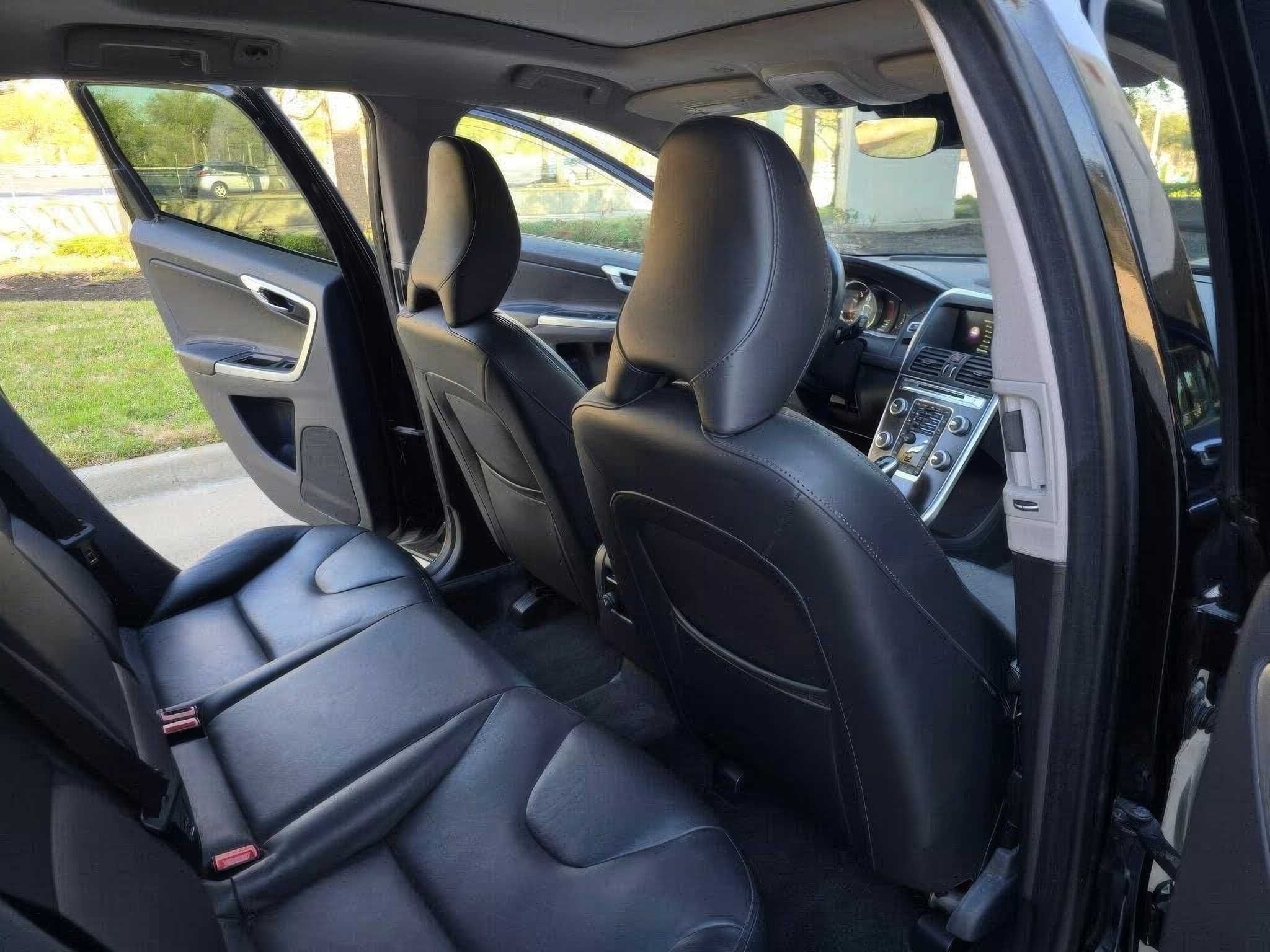 2016 Volvo XC60 T5 Drive-E Platinum FWD
