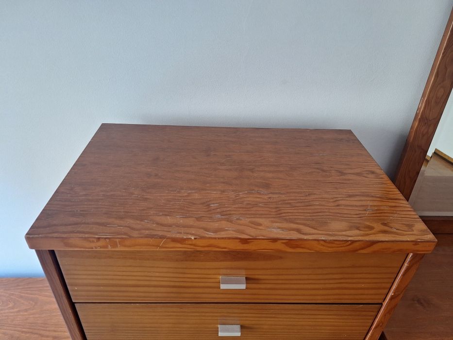 Mobília de quarto em madeira