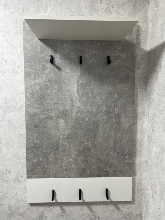 Вішалка для одягу настінна