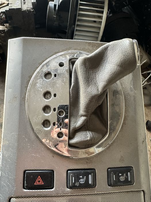 Консоль пепельница часы селектор инфинити fx35 fx45