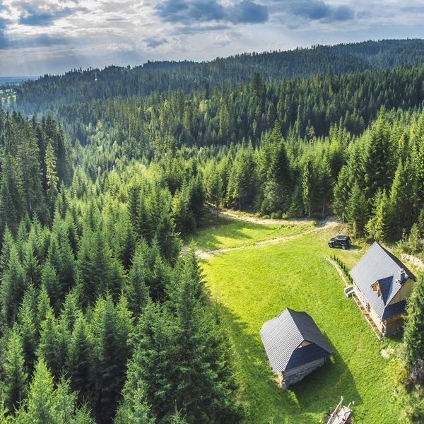 Domek w górach leśna bacówka, gorąca balia, ruska bania, domek w lesie