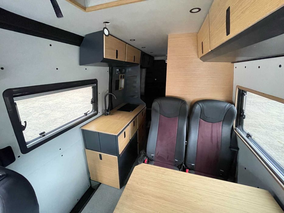 Przebudowa busów na kampery – kompleksowe zabudow