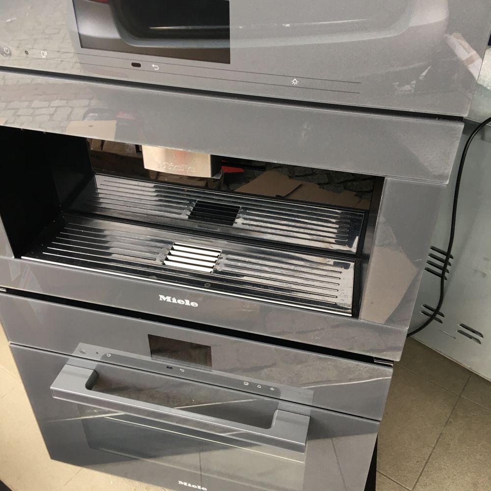 DGC7640 Miele oraz CVA7845 Miele Ekspres do kawy Piekarnik