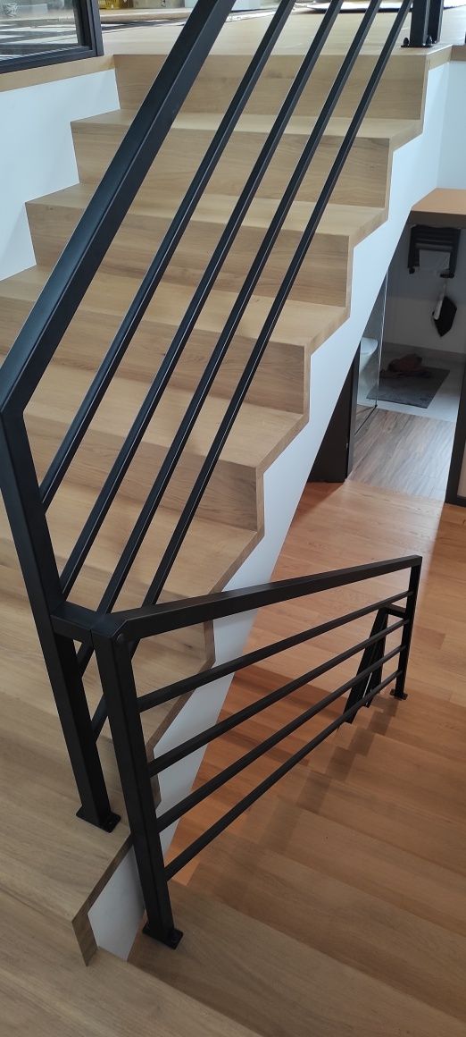 Balustrady wewnętrzne, zewnętrzne