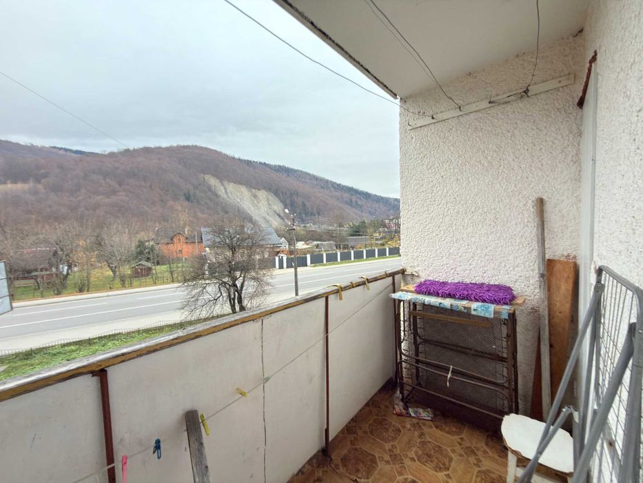 Продається квартира 3 кім., житловий стан, 66 м.кв., м.Яремче