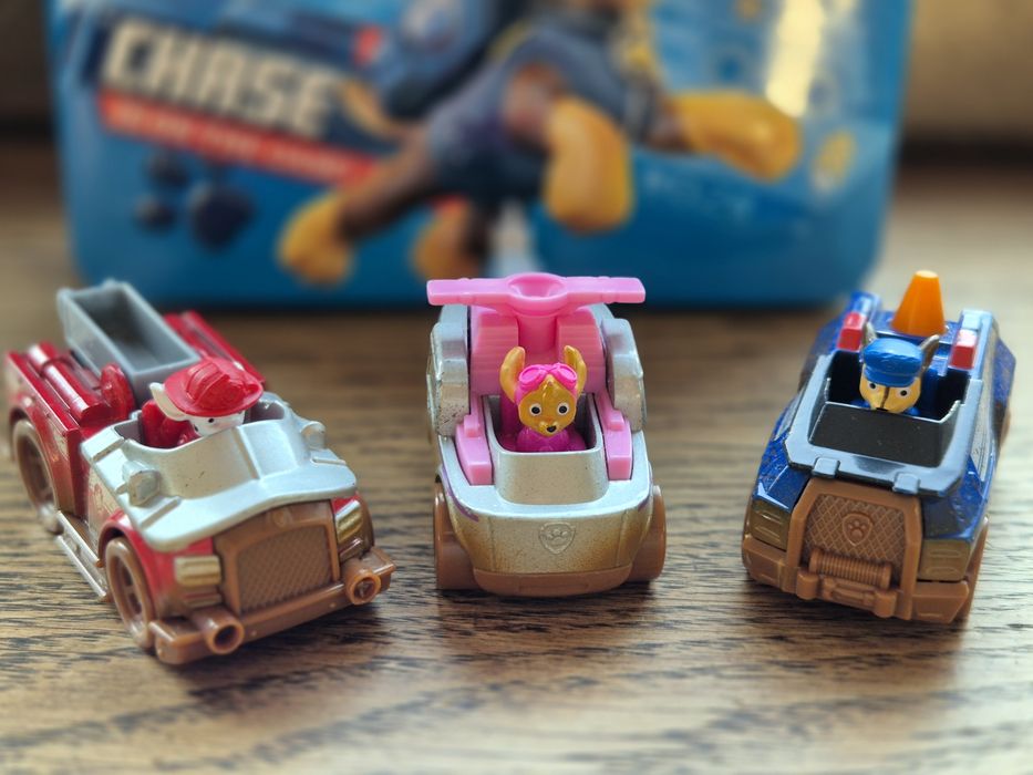 Pojazdy Psi Patrol + walizka