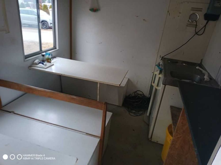 Barak budowlany samojezdny 8 osobowy z wyposażeniem