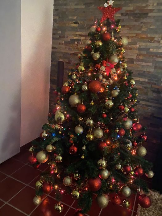 Arvore natal leroy merlin 1,80 como nova , torneira , facas barrar, porta retratos e magneticos