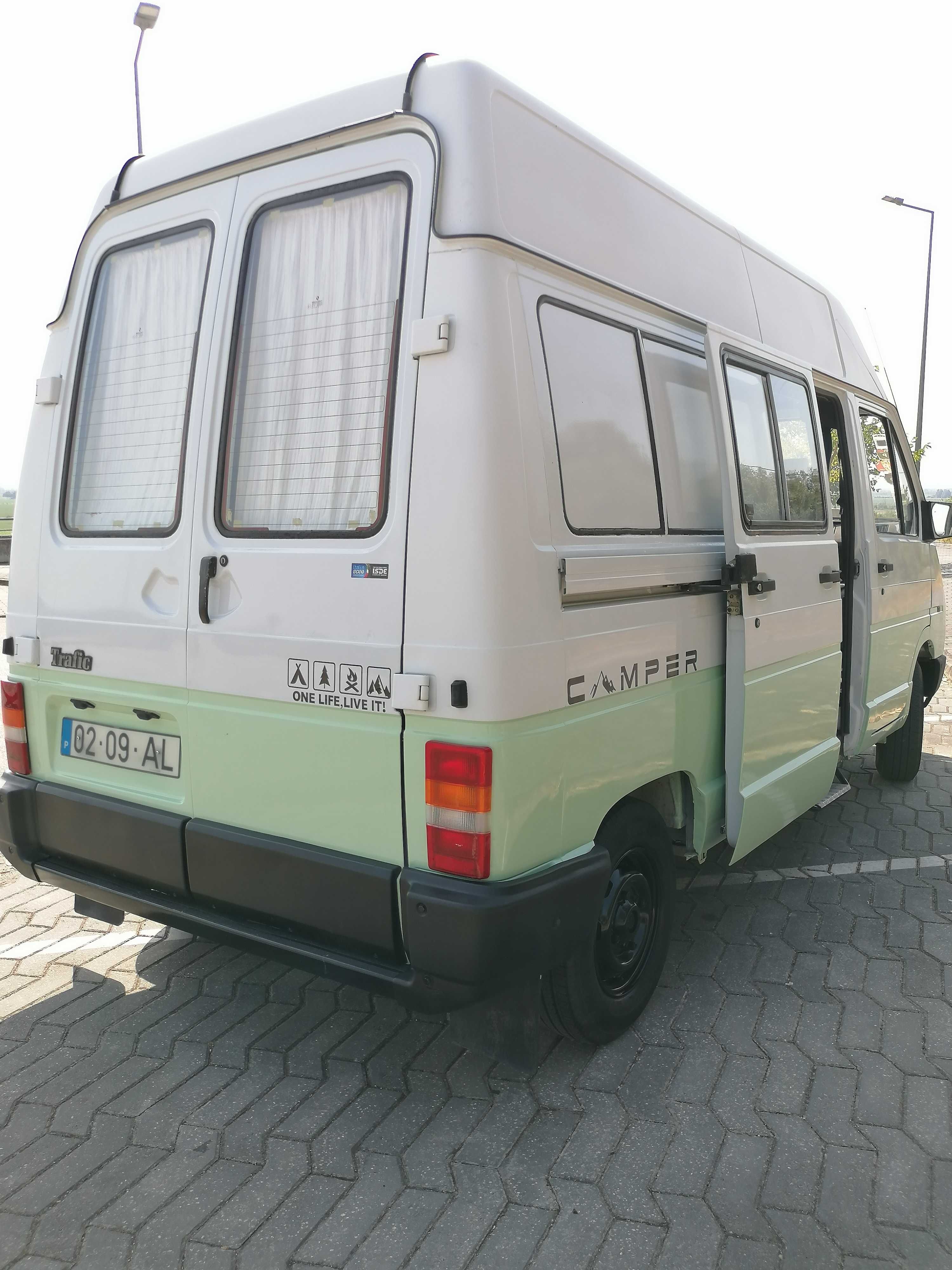 Renault Trafic 2.5D 7 Lugares (c/kit camper)