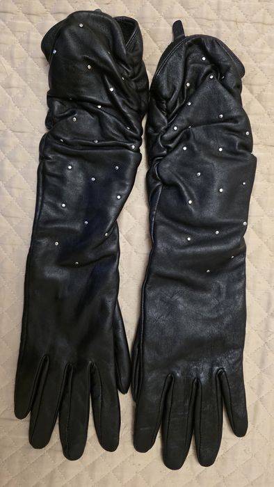 Чорні довгі шкіряні рукавички