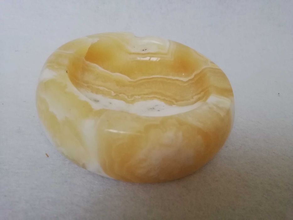 Cinzeiro em alabastro