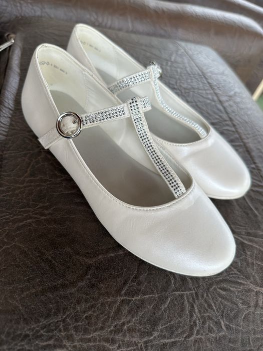 Eleganckie buty, buciki dziewczęce biale perłowe r.33