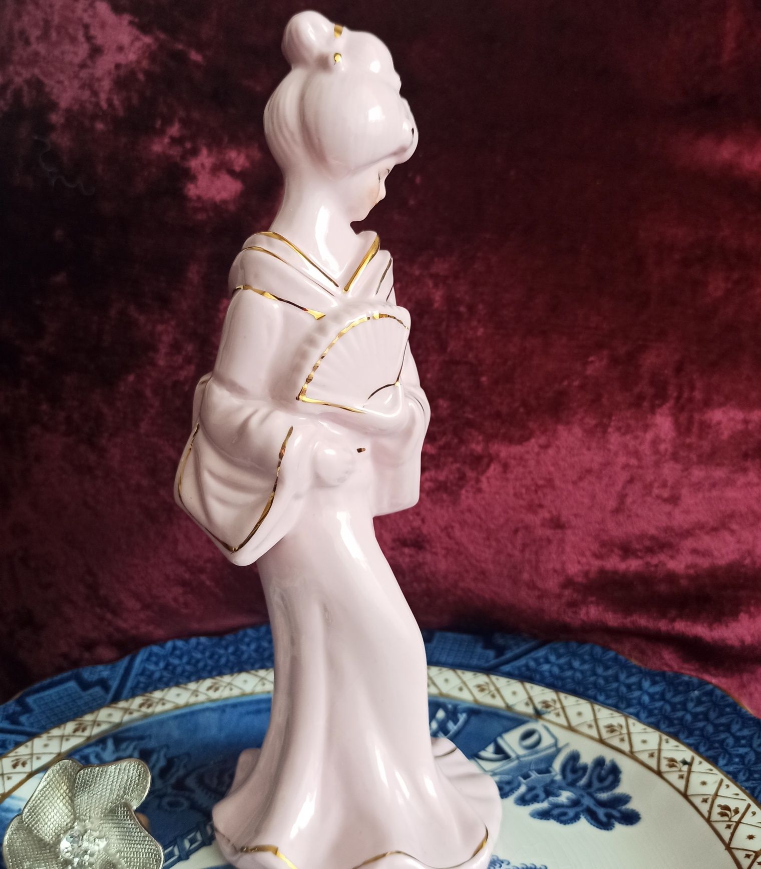 Figurka gejszy różowa porcelana gejsza vintage