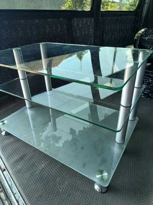 Скляна тумба під телевізор