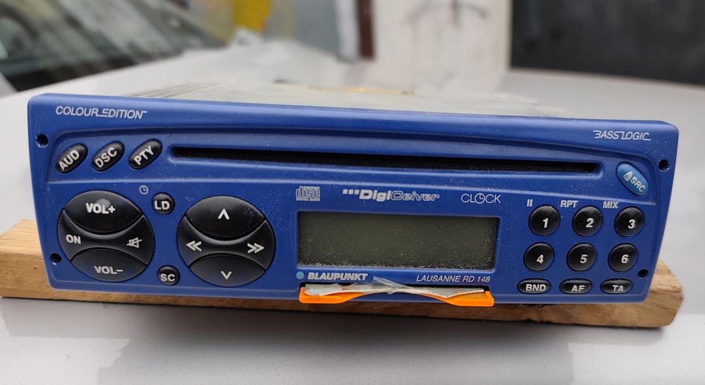 Radio samochodowe blaupunkt lausanne 148 colour edition.