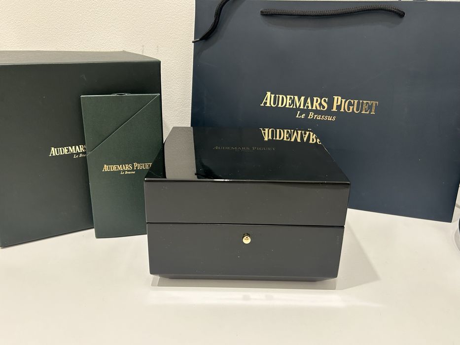 Коробки під годинники Rolex та Audemars Piguet