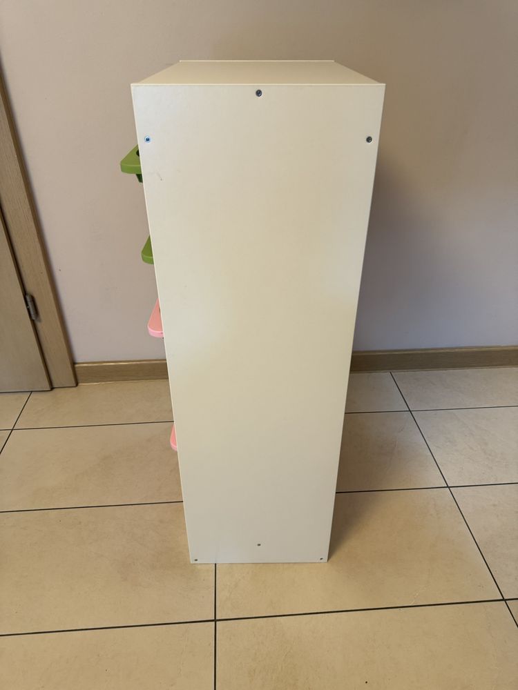 Szafka z Ikea z kolorowymi szufladami