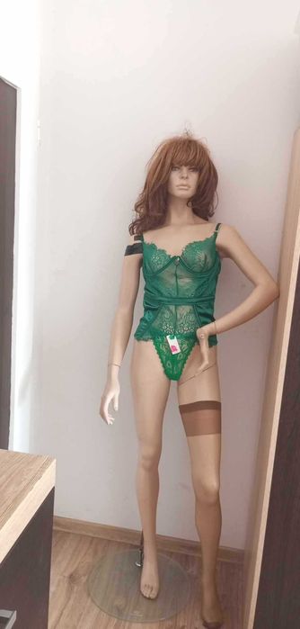 Nr 31 Zestaw gorset, pończochy.