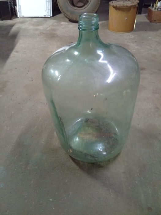 Vendo este garrafão muito bom estado