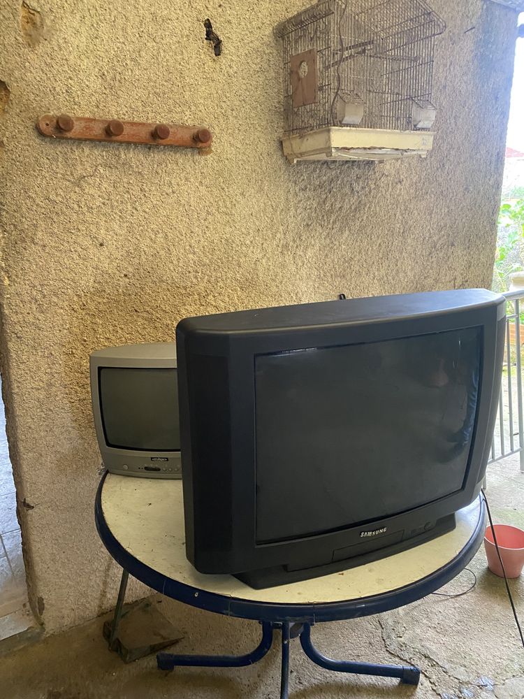 Conjunto de 3 Televisões