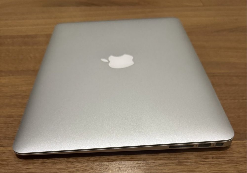 MacBook Air Retina 13″ (2018) intel core i5 nucleo duplo 8G Ram 64GB