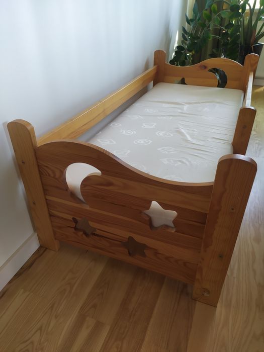 Łóżko dziecięce  80x165 z materacem