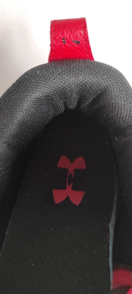 Under Armour rozmiar 40 (25 cm)