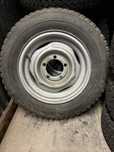 4 jantes originais com pneus montados para Jeep CJ3/5/6