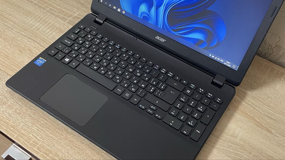 Ноутбук Acer Aspire ES1 / 8 GB RAM / SSD / 3 год. акб / Ідеал
