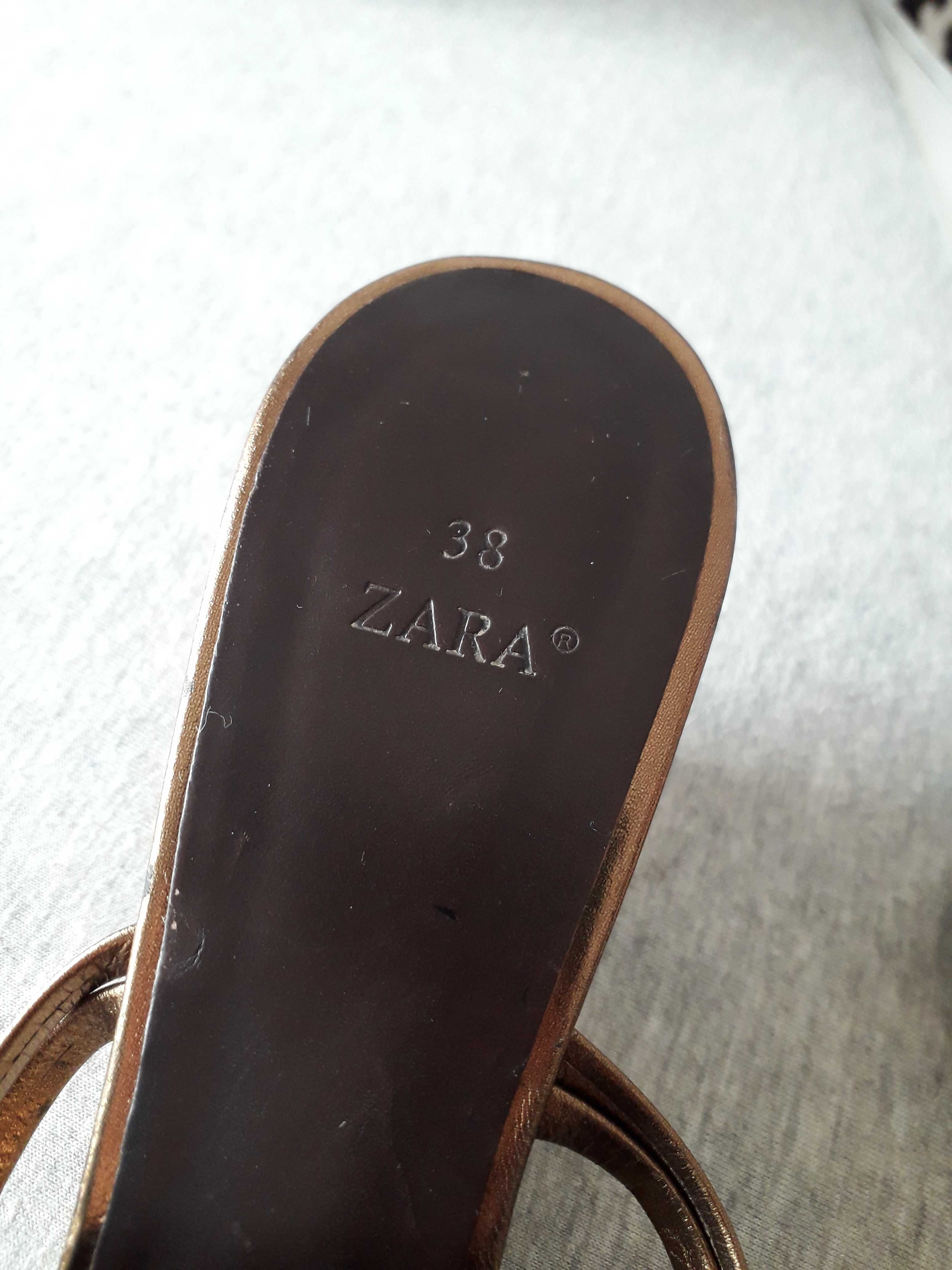 Sandálias de Cunha 《ZARA》