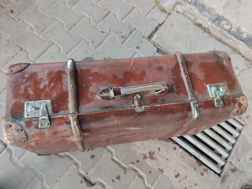 Продам валізу чемодан великий