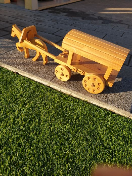 Excelente Brinquedo novo de madeira