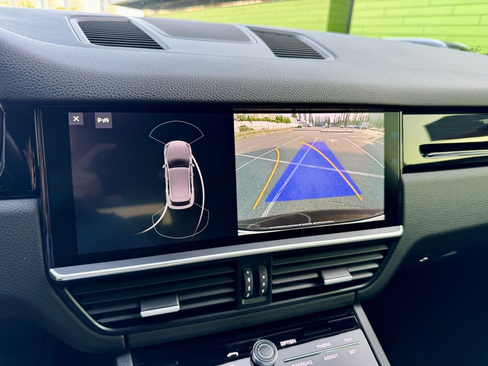 Porsche Cayenne Official