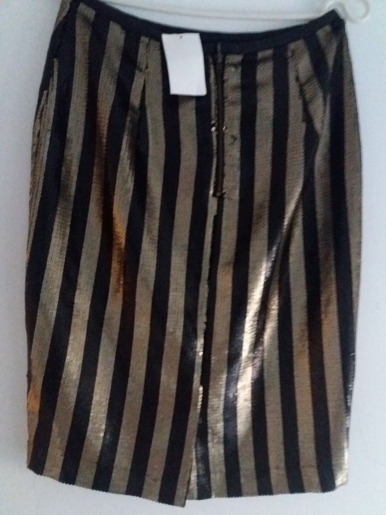 Spódnica w czarno-złote pasy. H&M
