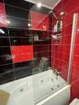 Banheira de hidromassagem com vidro de resguardo