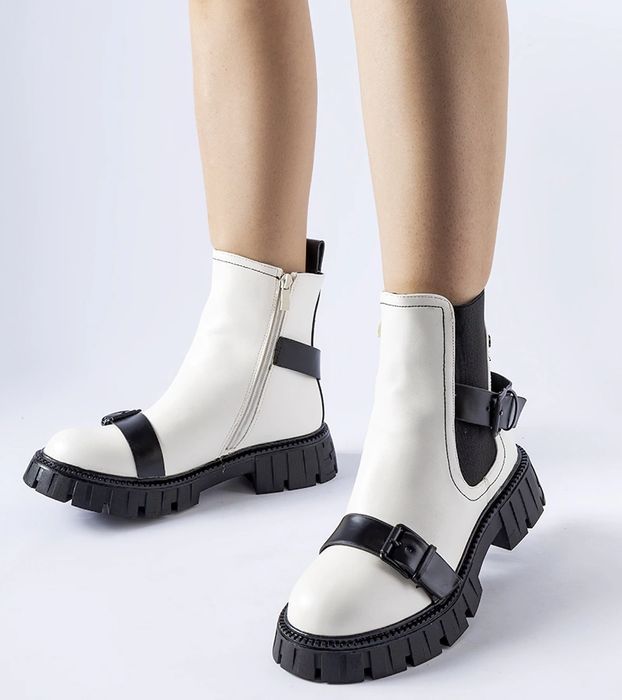 Białe botki na masywnej podeszwie Fontarine