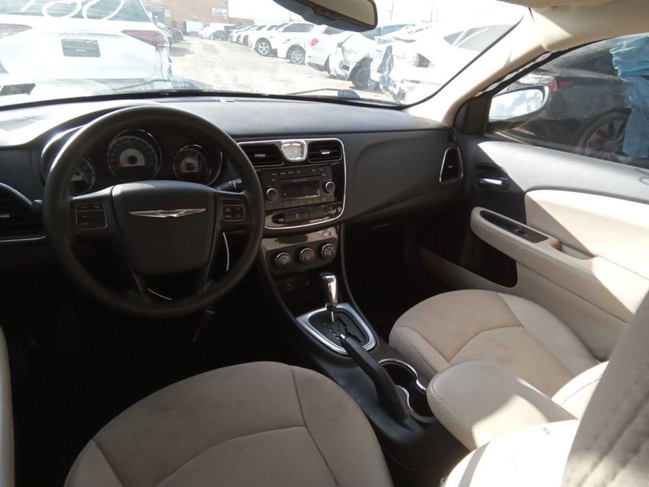 Chrysler 200 LX 2013
