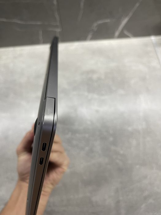 Macbook a2179 2020 року без материнки на запчастини